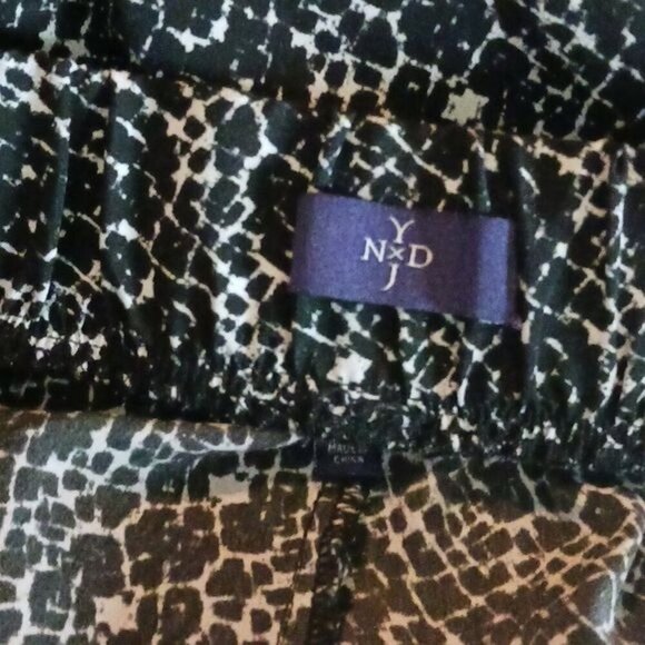 NYDJ Black Printed Jogger Pants Womens Size M Pull On Elastic Waist Tapered Leg - Picture 5 of 7